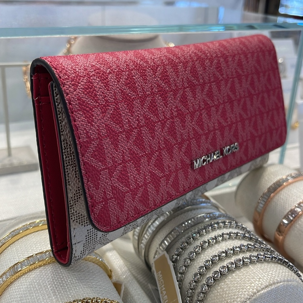 MICHAEL KORS Jet Set Travel Signature Logo Tri-Fold Wallet
DARK RASPBERRY MULTI - Picture 6 of 16